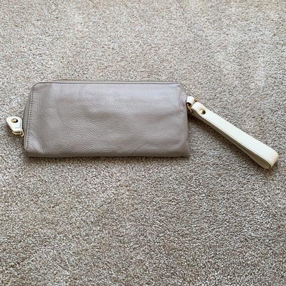 Neutral Classic Clutch - Picture 3 of 4